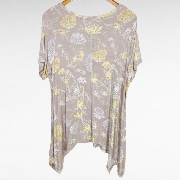 LOGO LORI GOLDSTEIN | Light Taupe Colorful Pastel Floral Print Short Sleeve Top - Picture 6 of 7